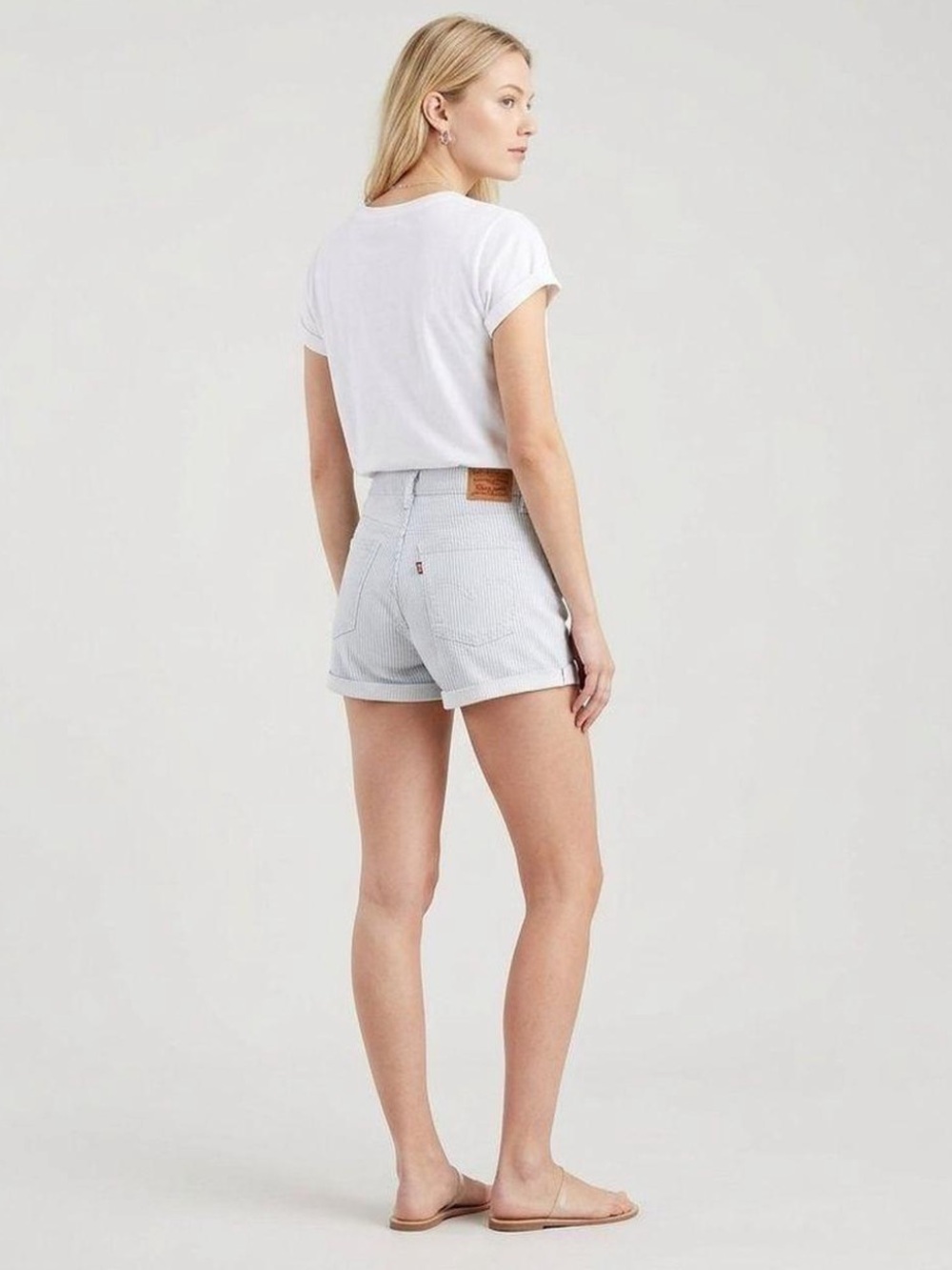Levi’s shorts mid length size 31 high rise w